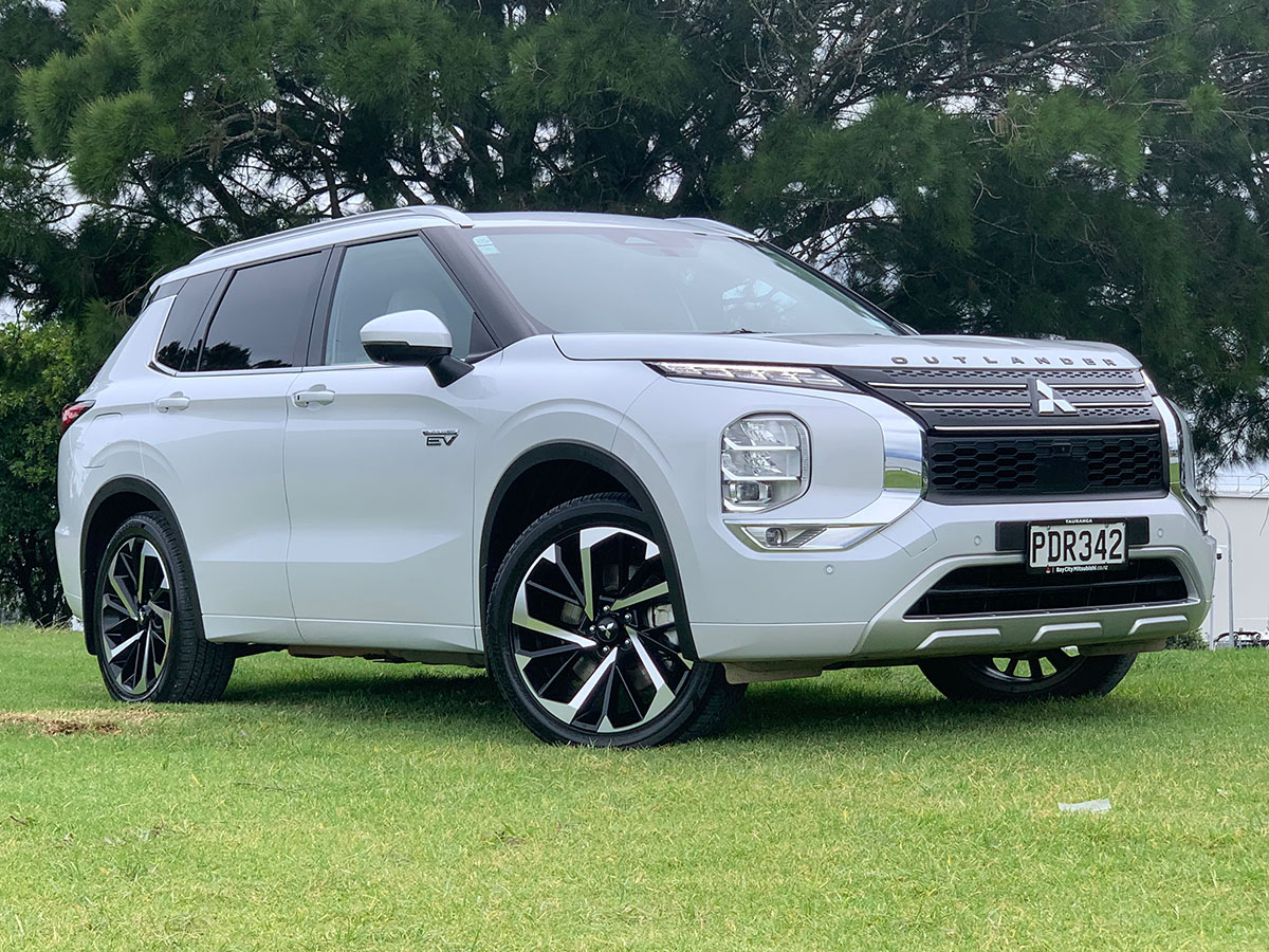 2022 Mitsubishi Outlander PHEV VRX 4WD
