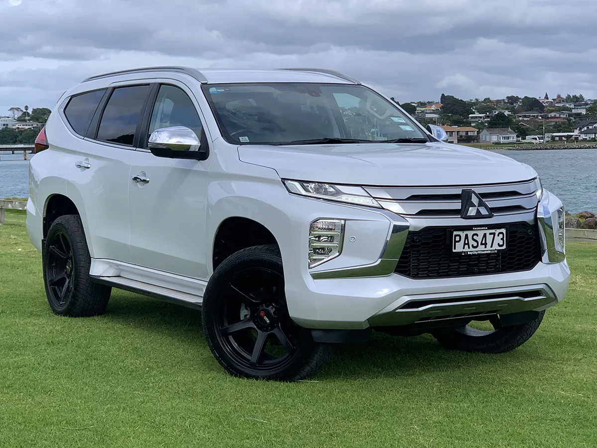 2022 Mitsubishi Pajero Sport VRX 4WD
