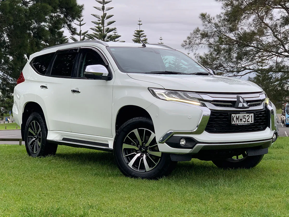 2017 Mitsubishi Pajero Sport VRX 4WD