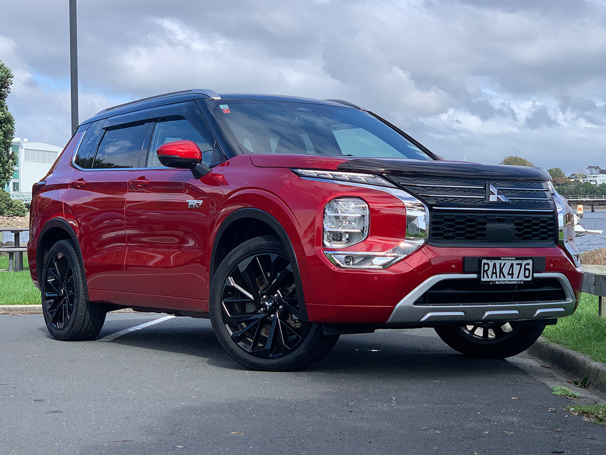 2024 Mitsubishi Outlander PHEV Exceed Plugin Hybrid  4WD  7 Seater