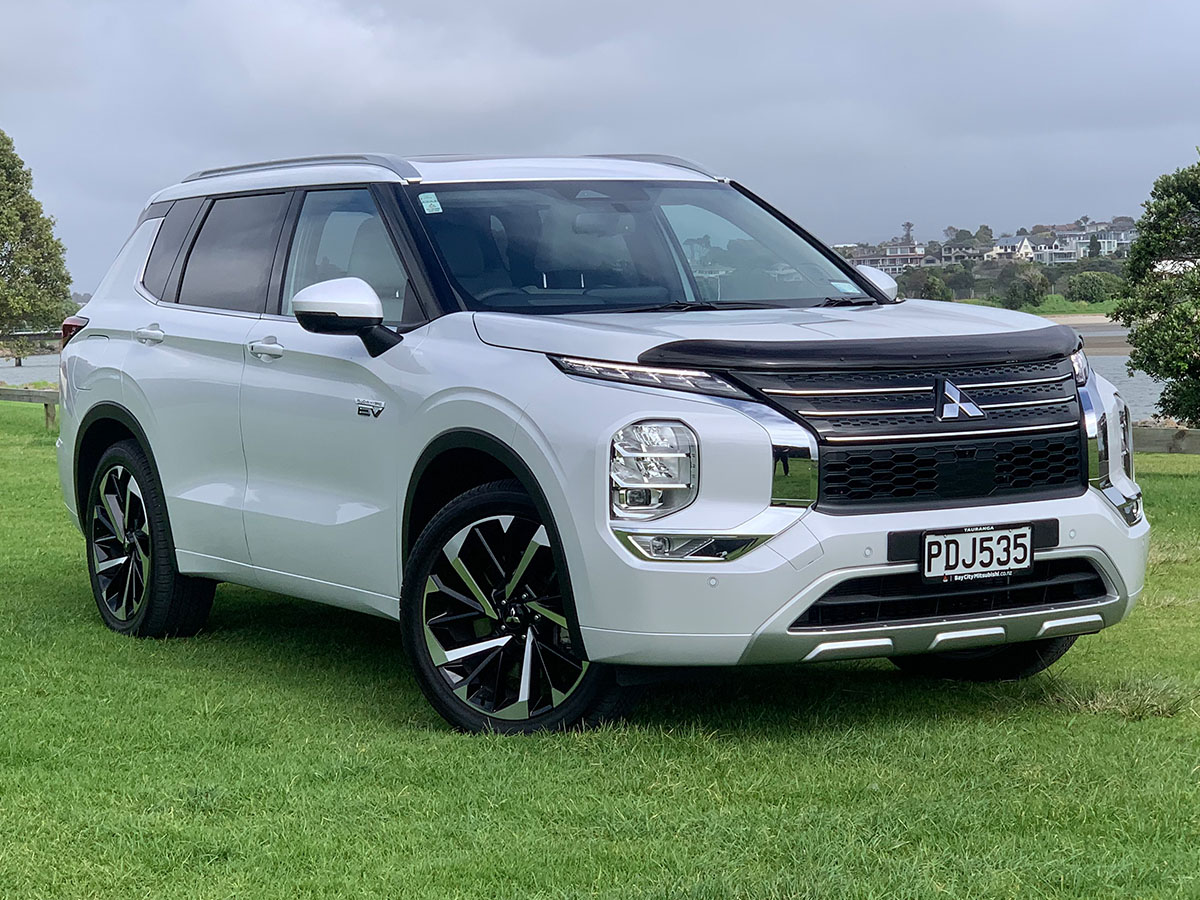 2022 Mitsubishi Outlander PHEV VRX 4WD