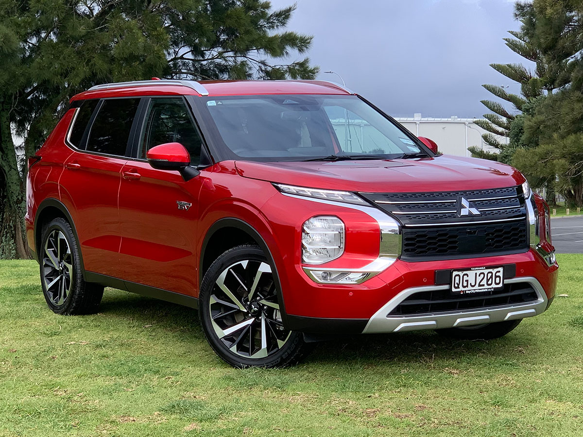 2024 Mitsubishi Outlander PHEV XLS 4WD